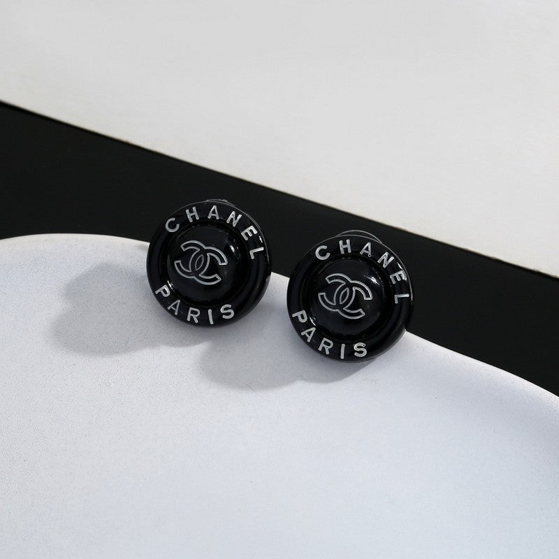 18K Chanel Black Round Earrings
