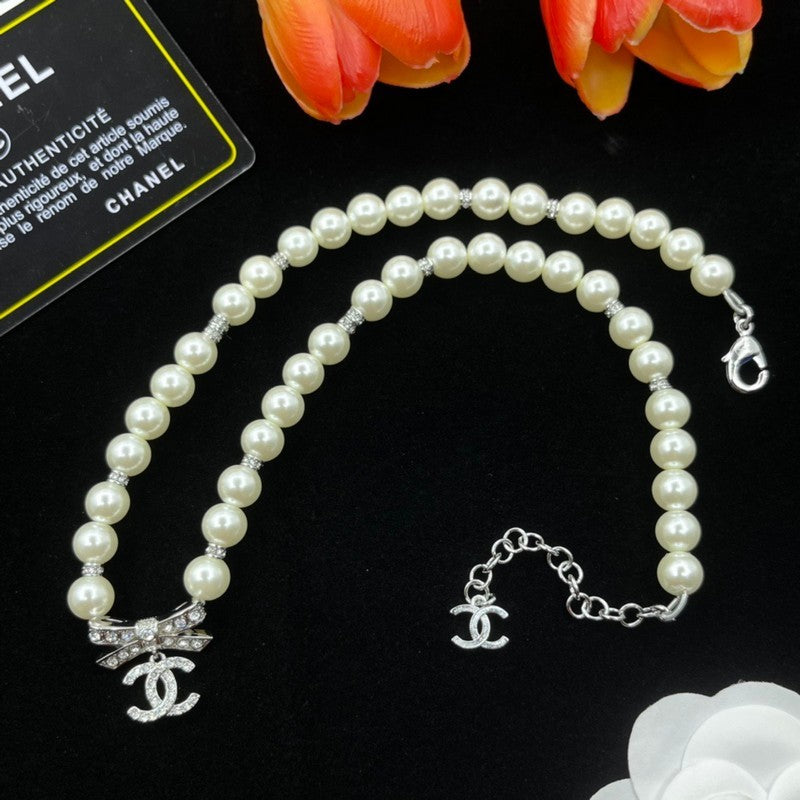 18K  Chanel Bow Tie Pearls Necklace